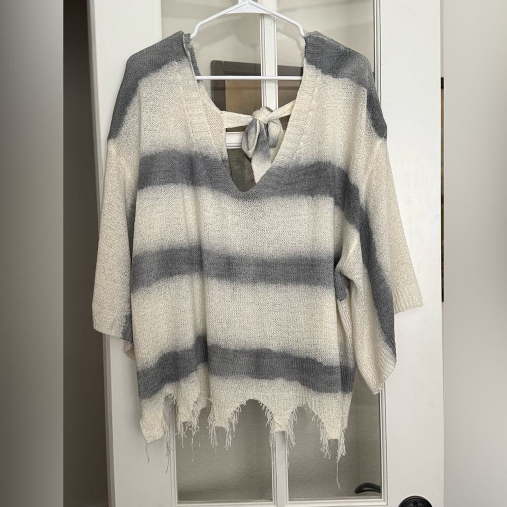 POL Striped Gray and Cream Women's Sweater large oversized
